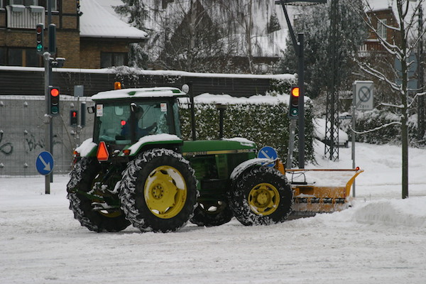 traktor-i-sne.jpg